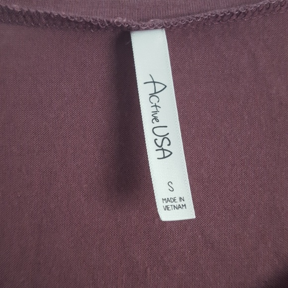 NWOT Lightweight Basic Top - Picture 2 of 3